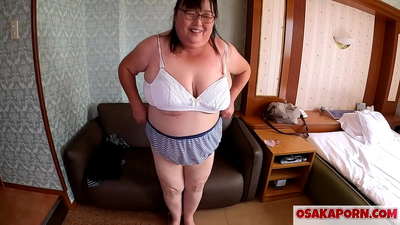 Fett japanesch Mamm weist hir rieseg Titten a genéisst e Sexspiller. Eng 51 Joer al asiatesch Mamm schwätzt iwwer hir sexuell Erfahrung. Yukiko 1 OSAKAPORN fatty milf